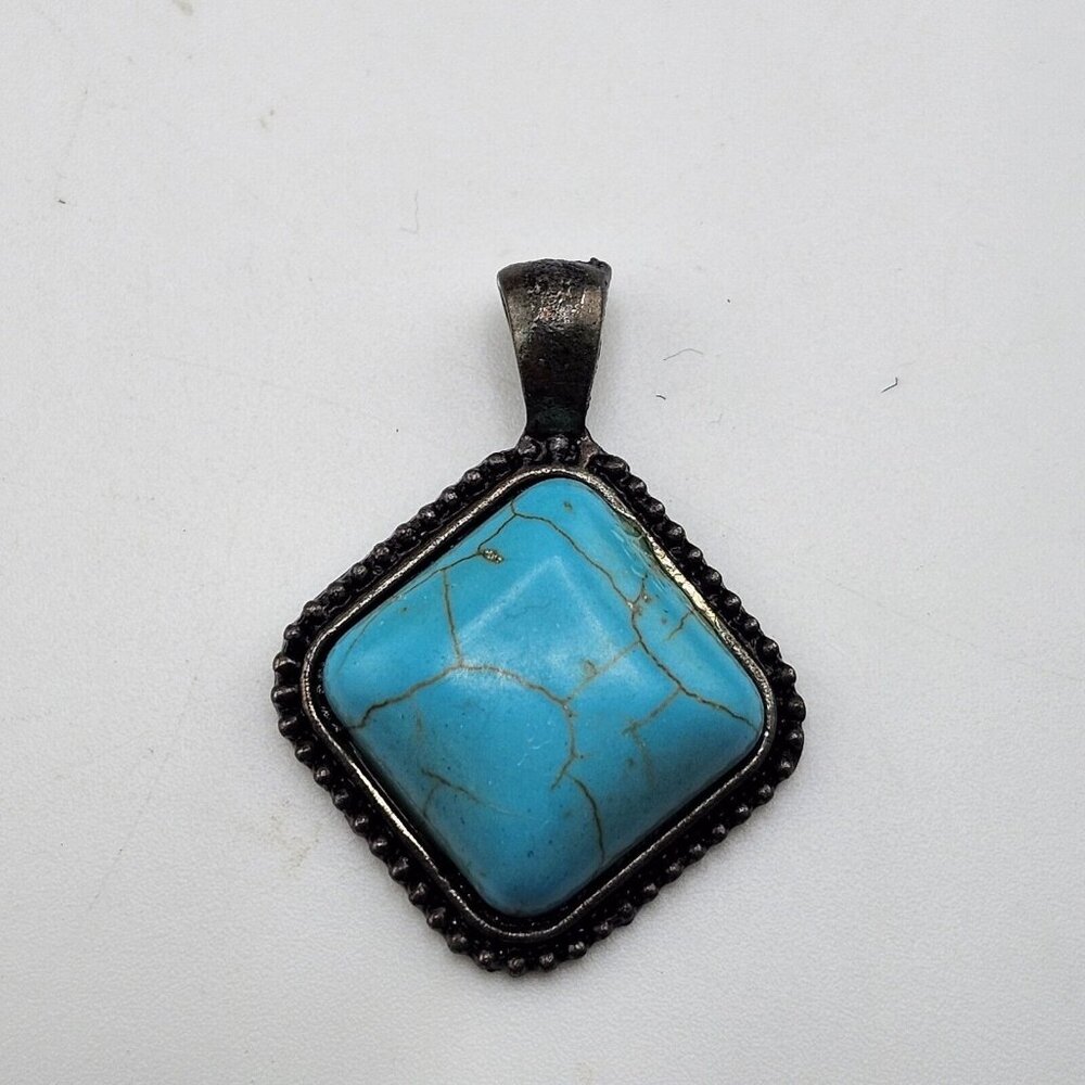 Nwt Faux Turquoise Silver Tone‎ Southwestern Style Pendant  Chuns Fashion
